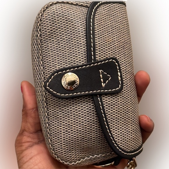 Dooney & Bourke wristlet - Picture 6 of 8